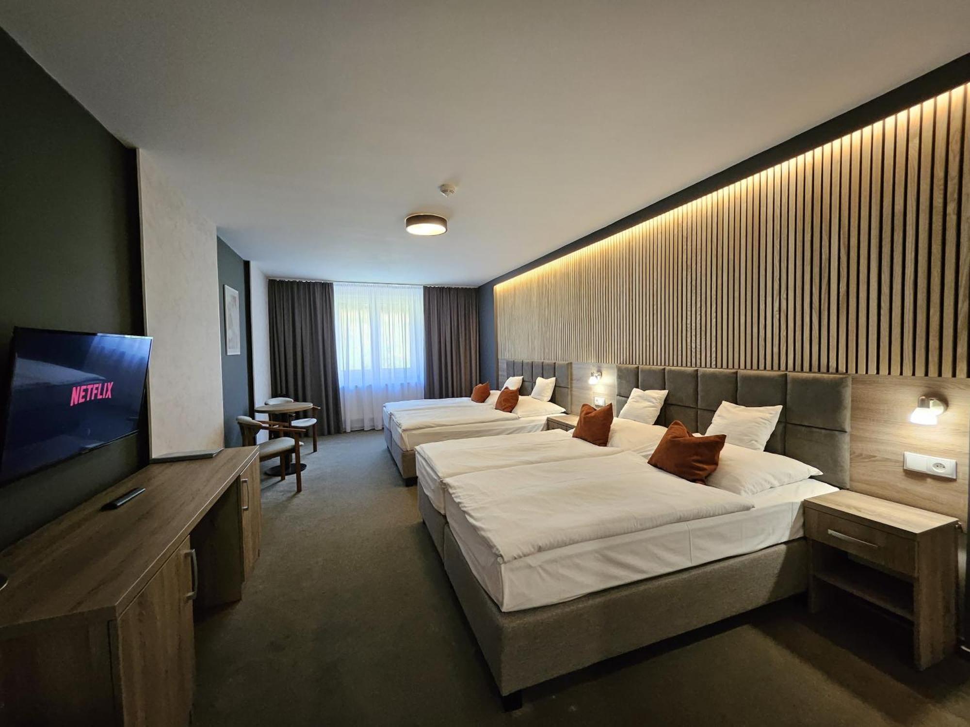 Hotel Slavia Svidnik Spa & Restaurant Kültér fotó